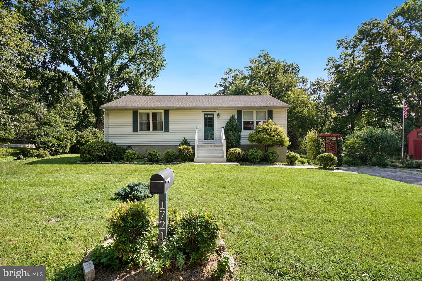 1721 Willis Dr Property Photo 1