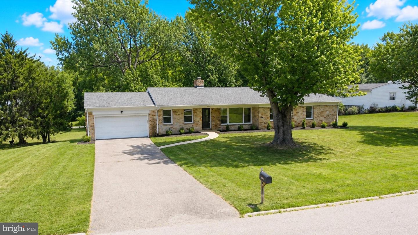 1127 Gypsy Ln W Property Photo 1