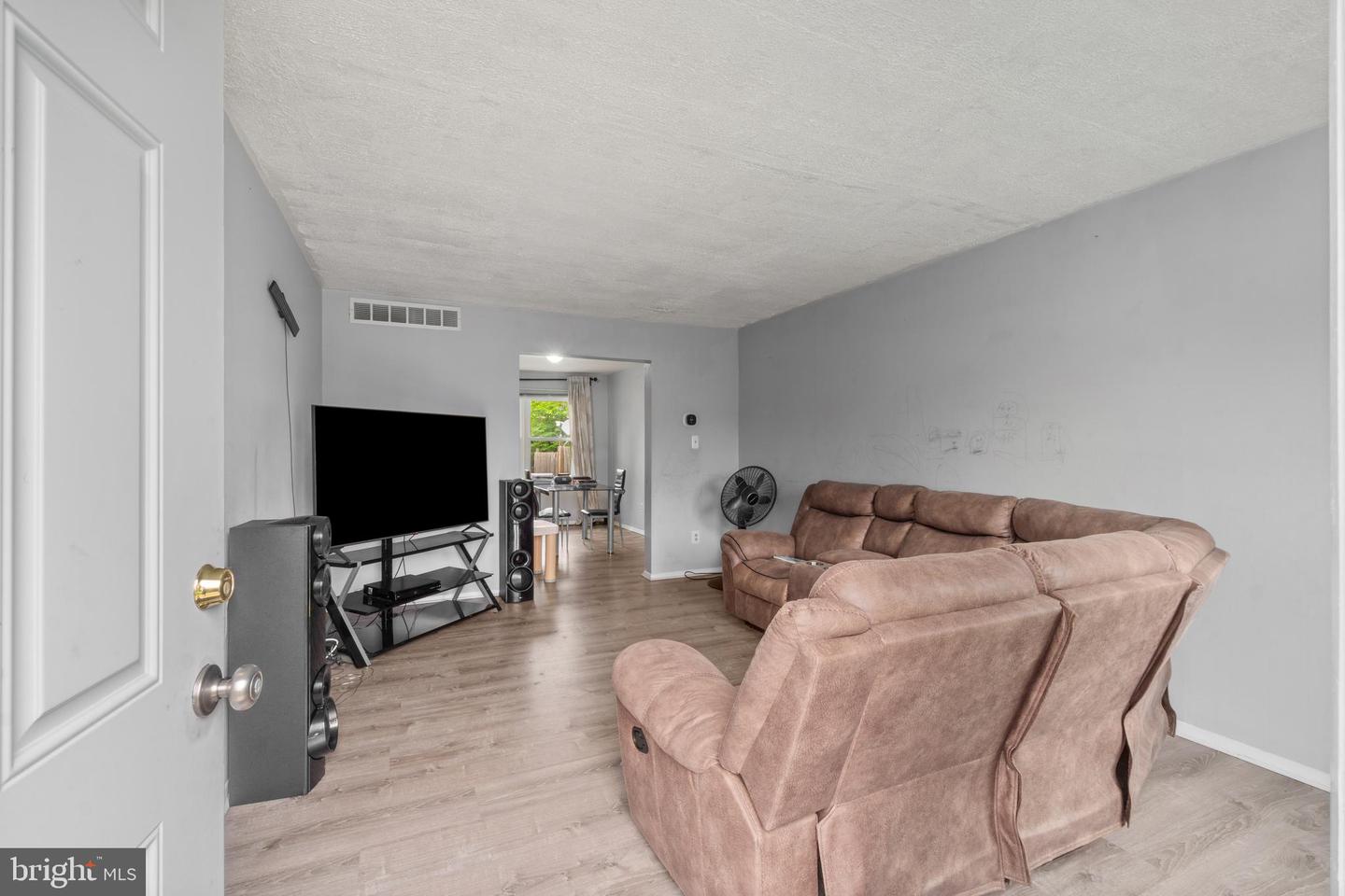 10 MITNICK CT Property Photo 1