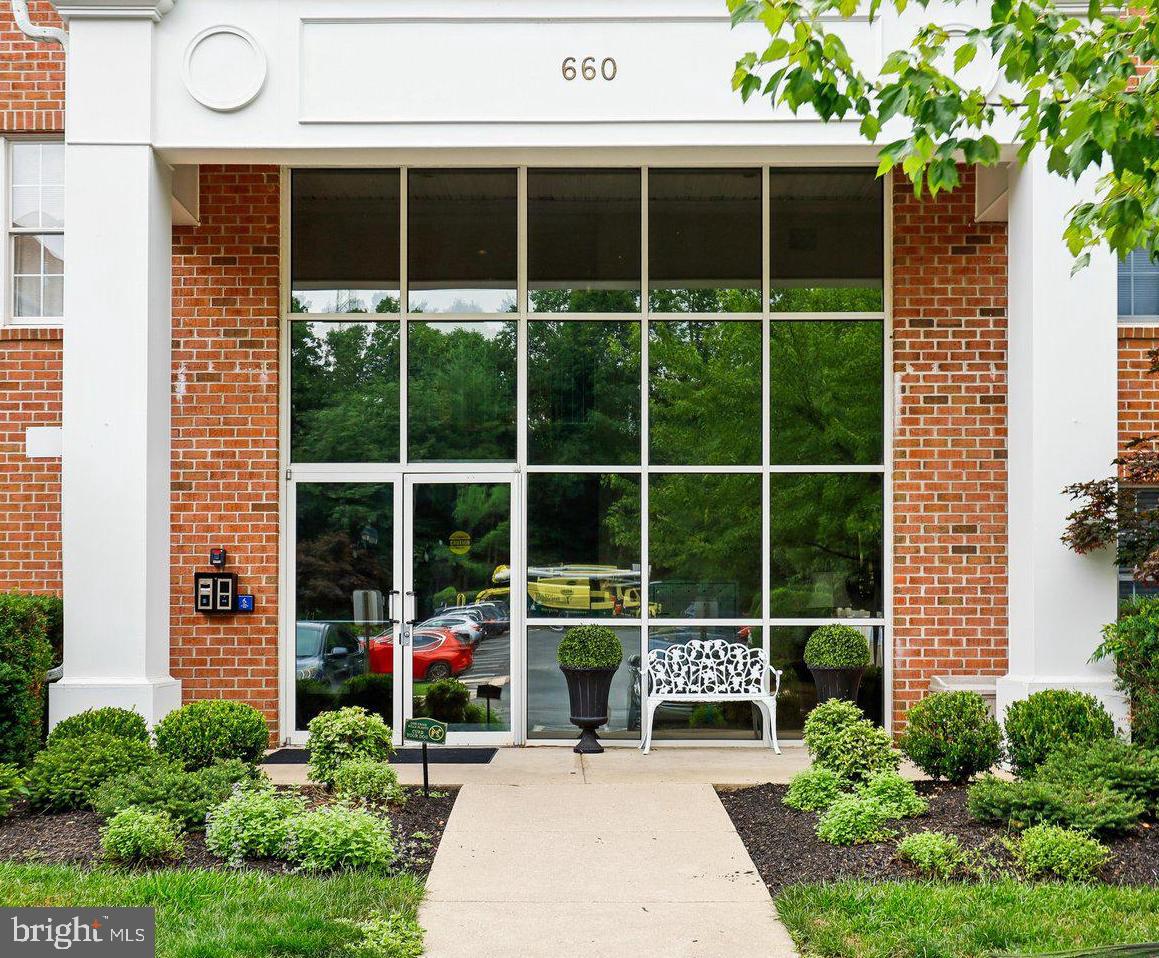 660 Straffan Dr #101 Property Photo 1