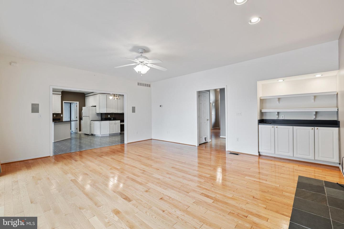 210 Garrison Forest Rd Property Photo 9