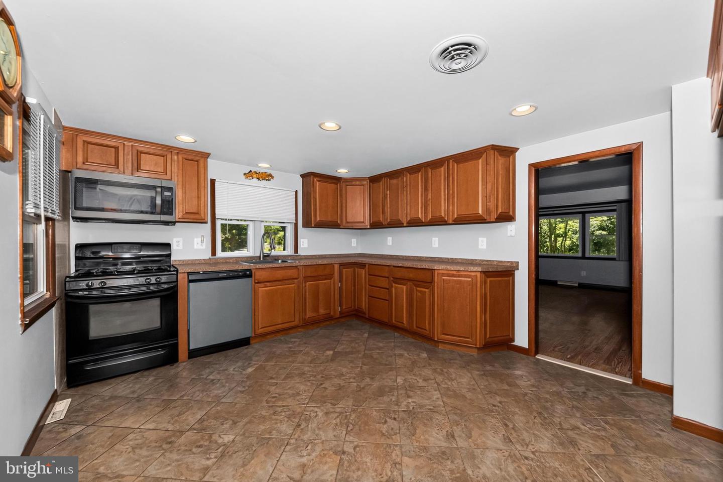 2021 Holly Neck Property Photo 2