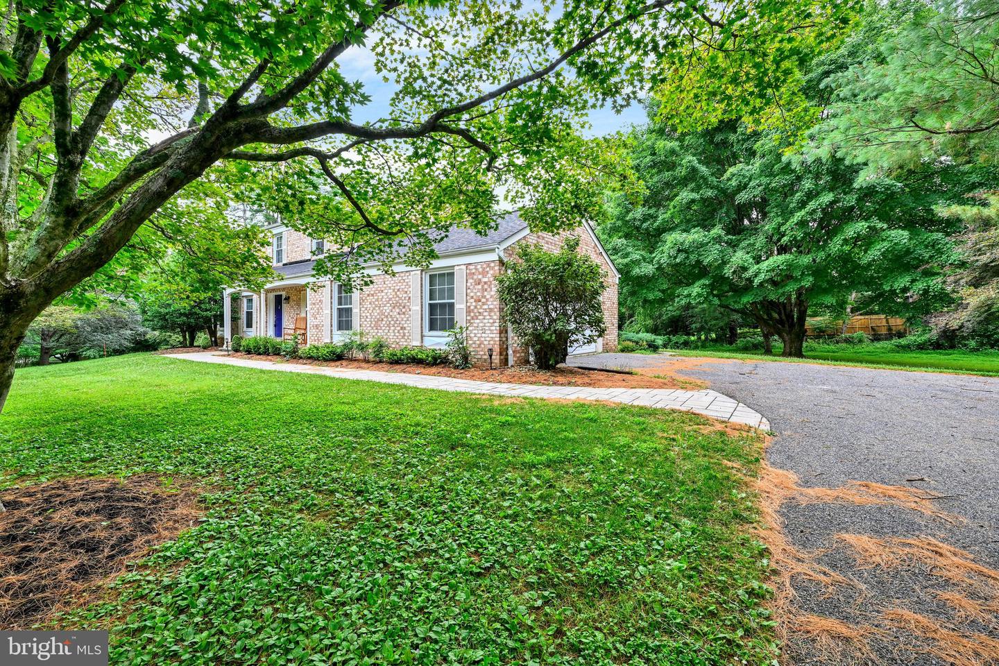 14210 Greencroft Ln Property Photo 4