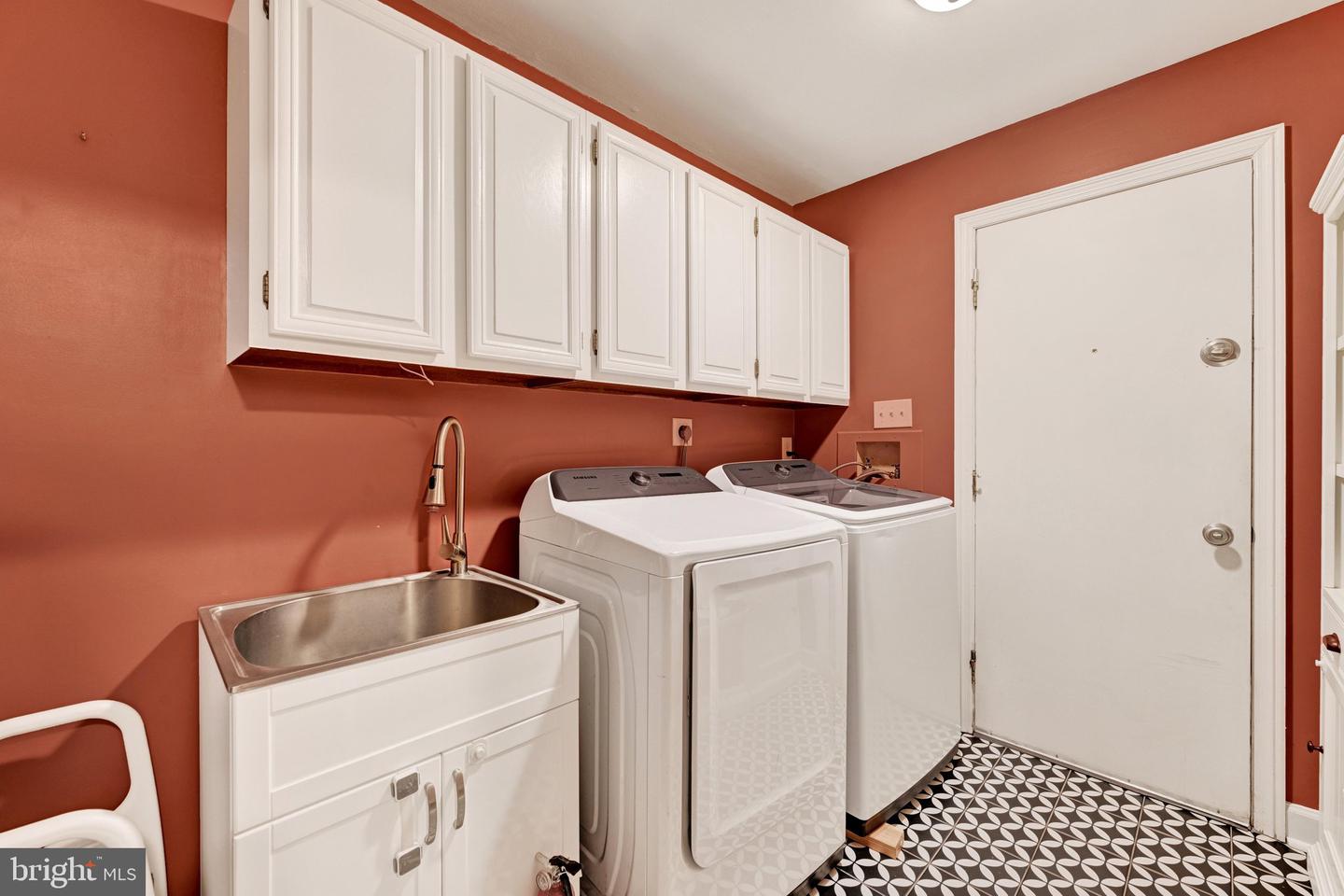 14210 Greencroft Ln Property Photo 24