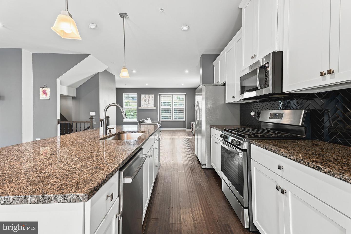 6300 Osterley St Property Photo 1