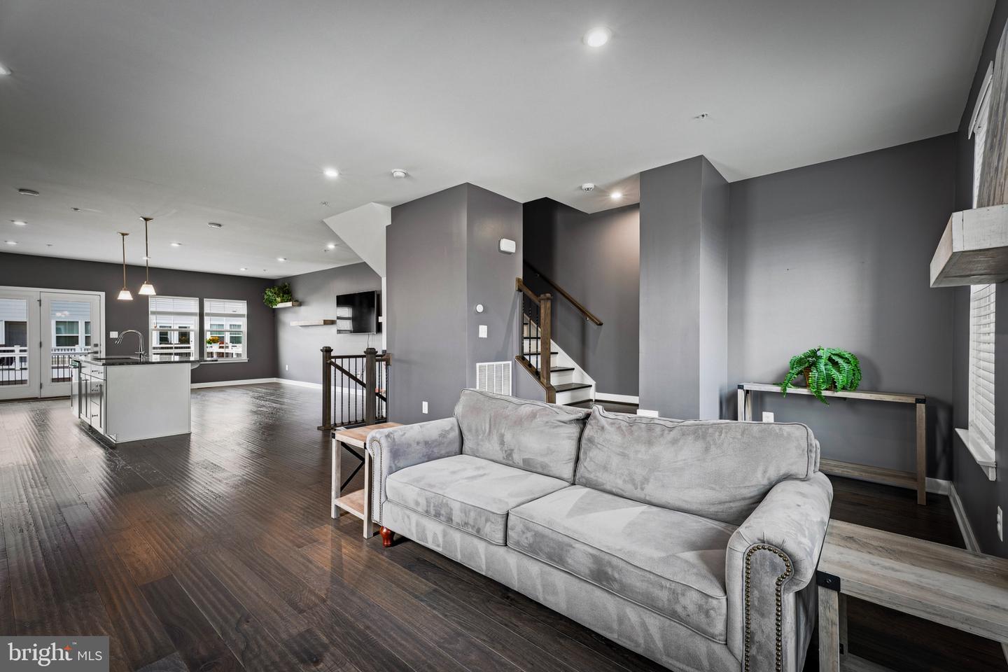 6300 Osterley St Property Photo 14
