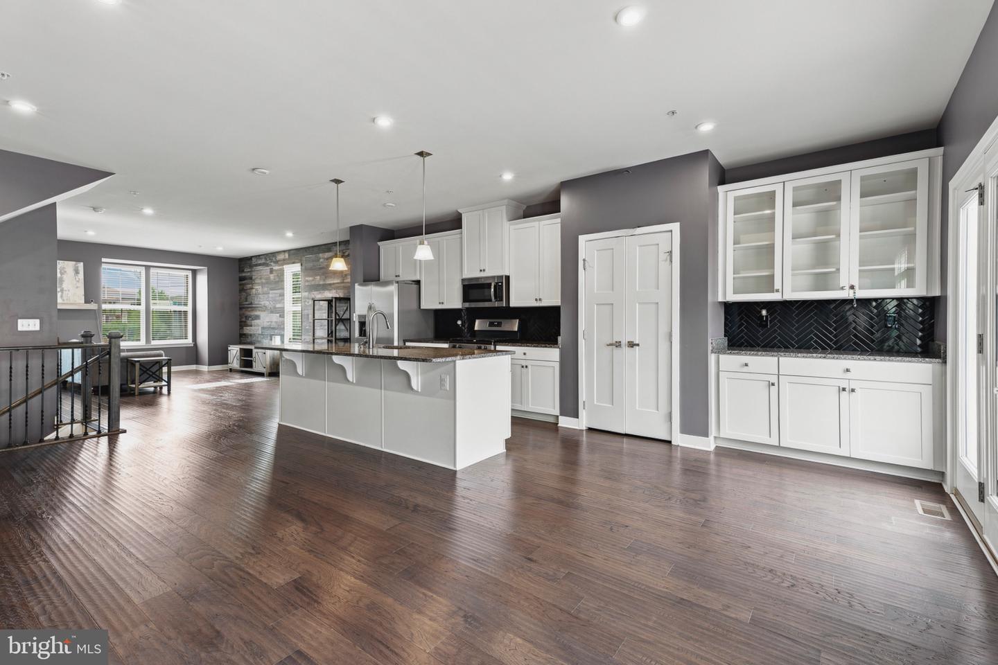 6300 Osterley St Property Photo 15