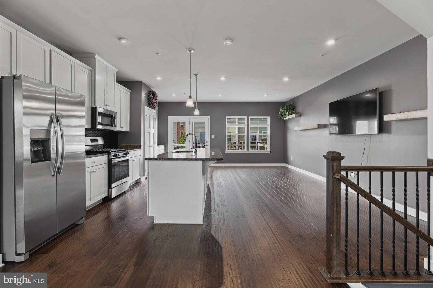 6300 Osterley St Property Photo 17
