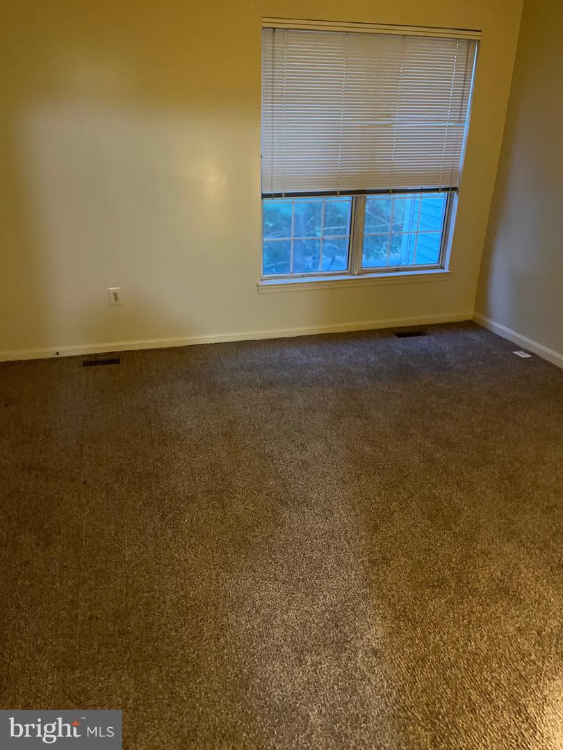 33 Hiddencreek Ct Property Photo 6