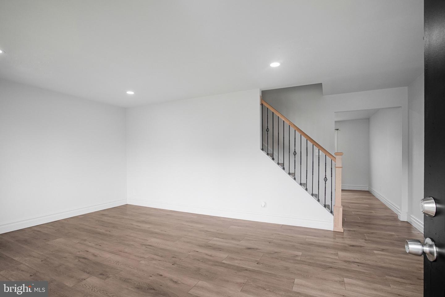 7144 Bexhill Property Photo 2