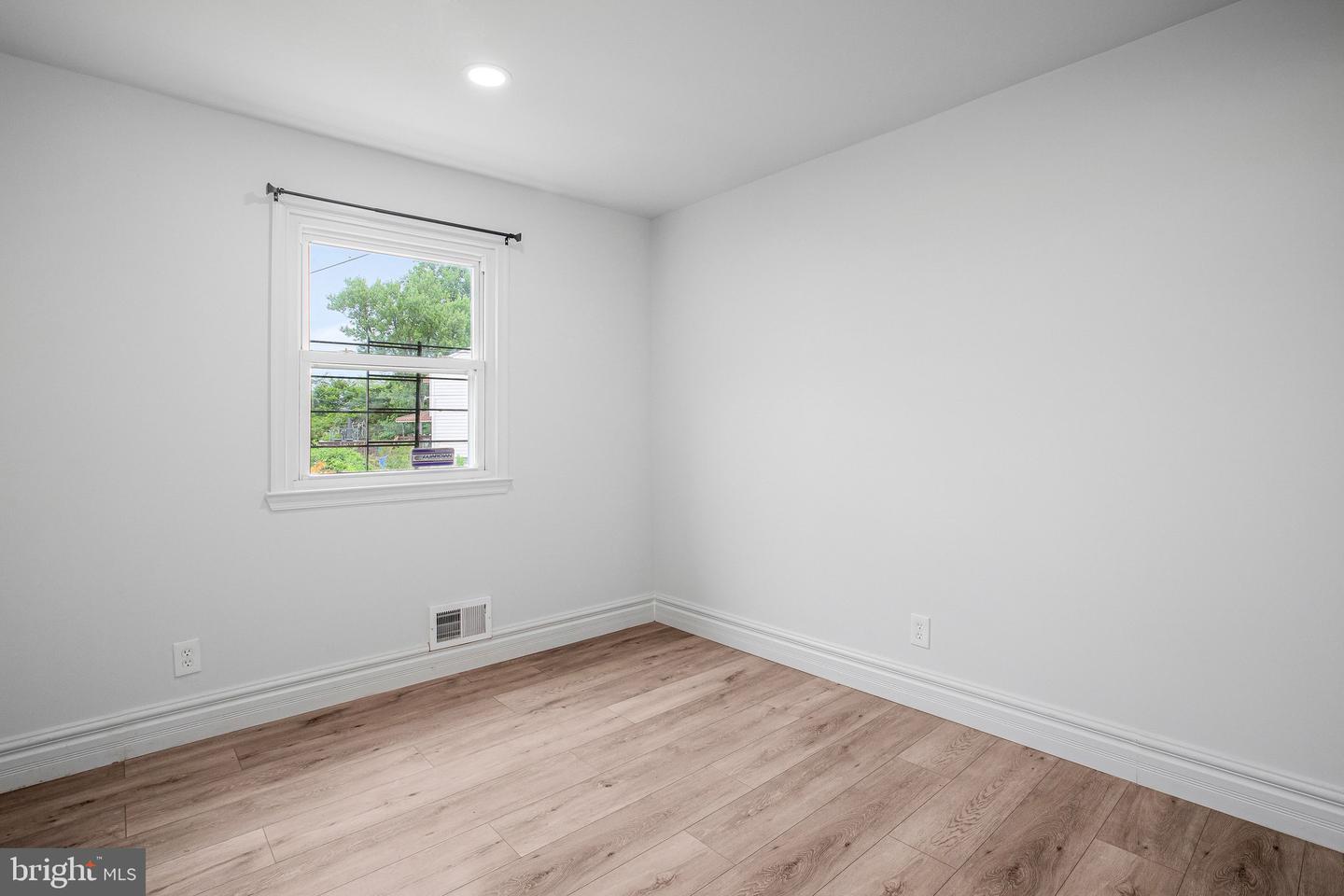 7144 Bexhill Property Photo 10