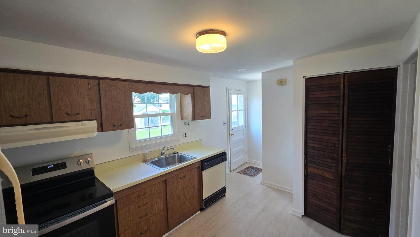 1016 Grovehill Rd Property Photo 25