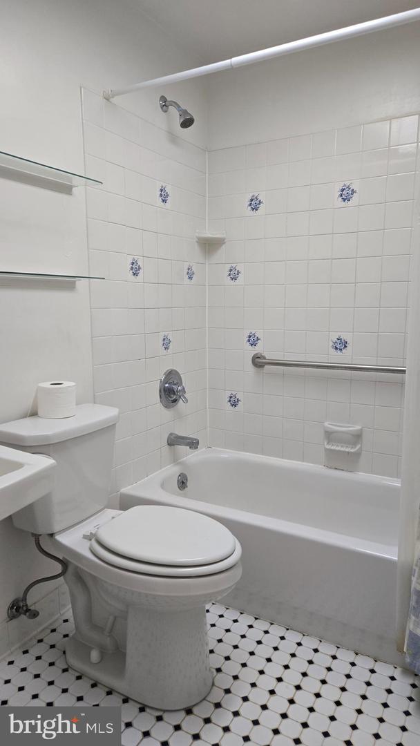 1016 Grovehill Rd Property Photo 58