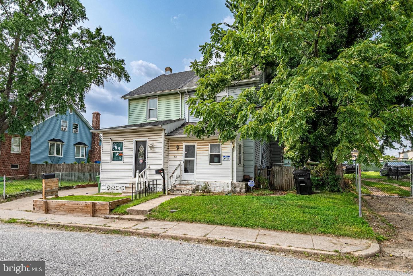 216 Riverview Ave Property Photo 1