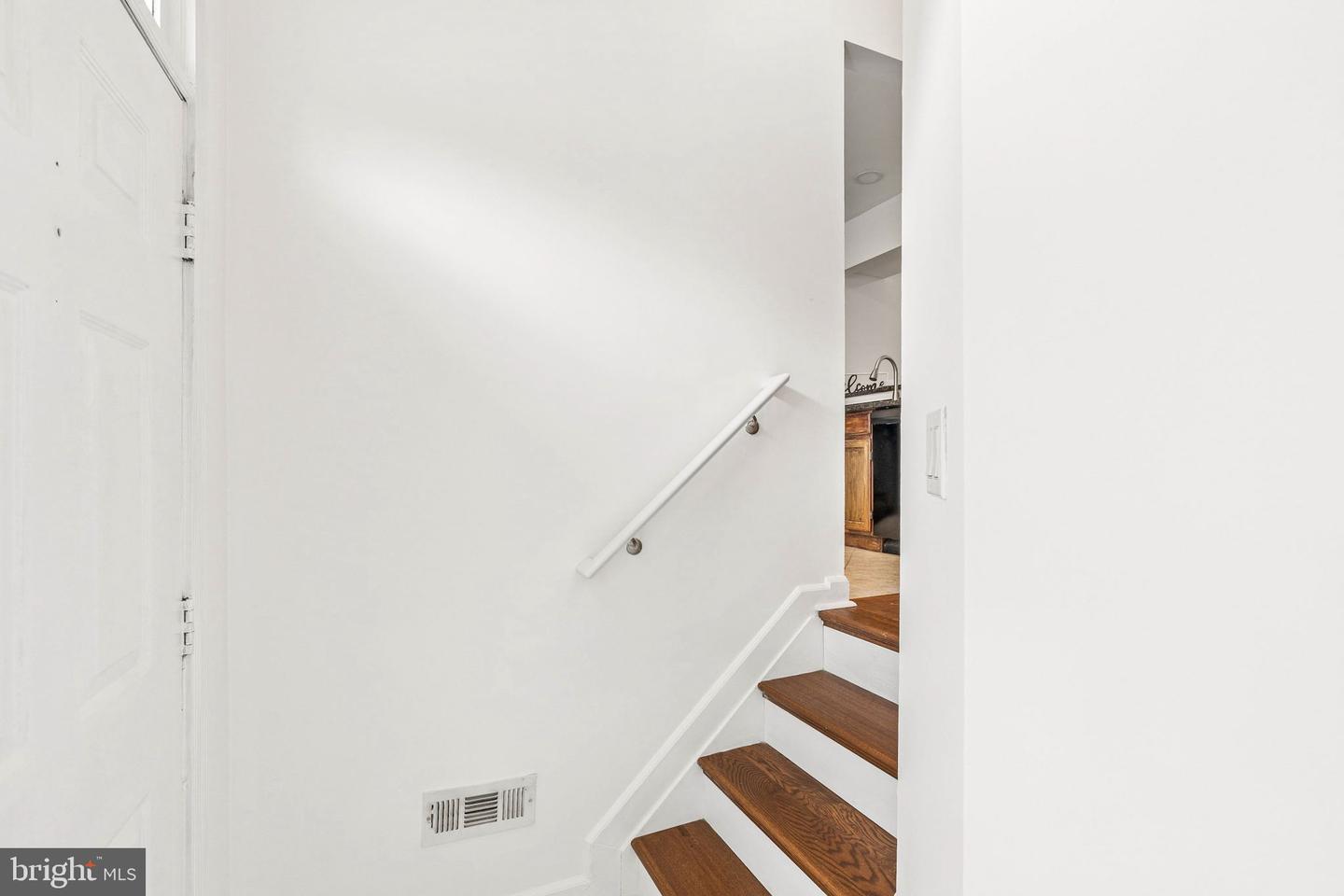 3820 Rolling Way Property Photo 6