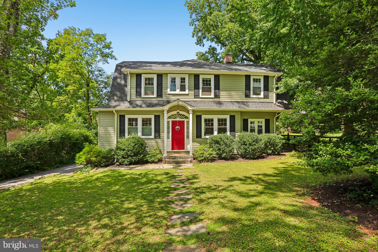 16 Overhill Rd Property Photo 1