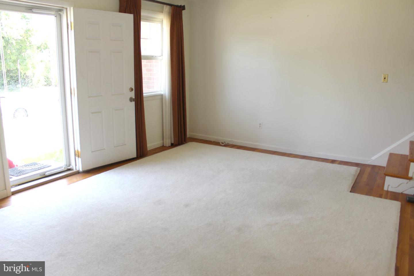 1120 Linkside Dr Property Photo 2