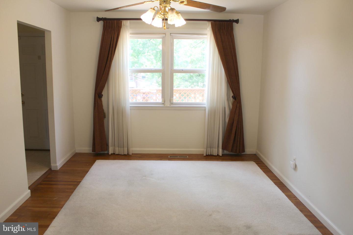 1120 Linkside Dr Property Photo 3