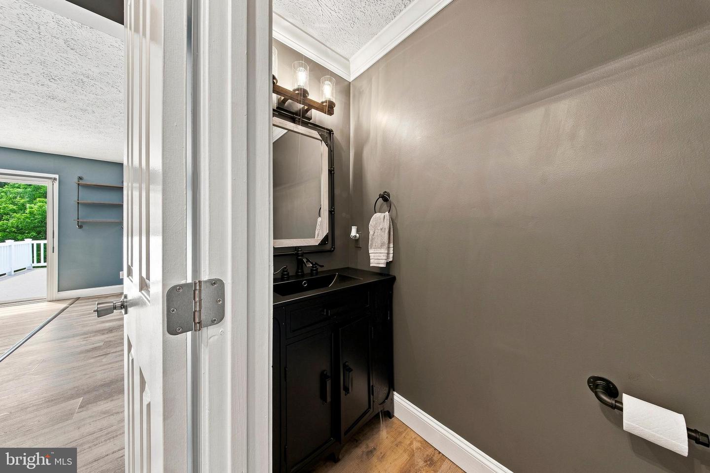 12424 Falls Rd Property Photo 14