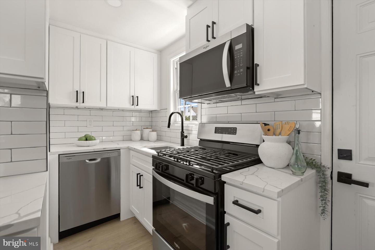 1747 Brookview Rd Property Photo 4