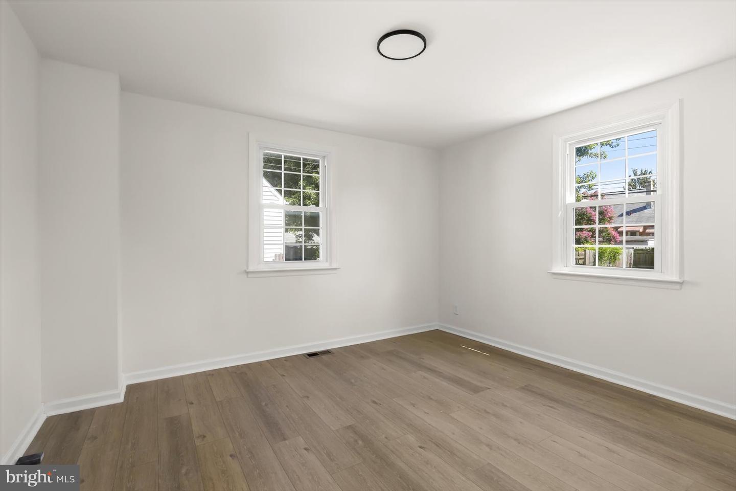 1747 Brookview Rd Property Photo 9