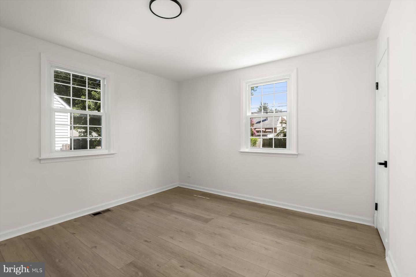 1747 Brookview Rd Property Photo 10