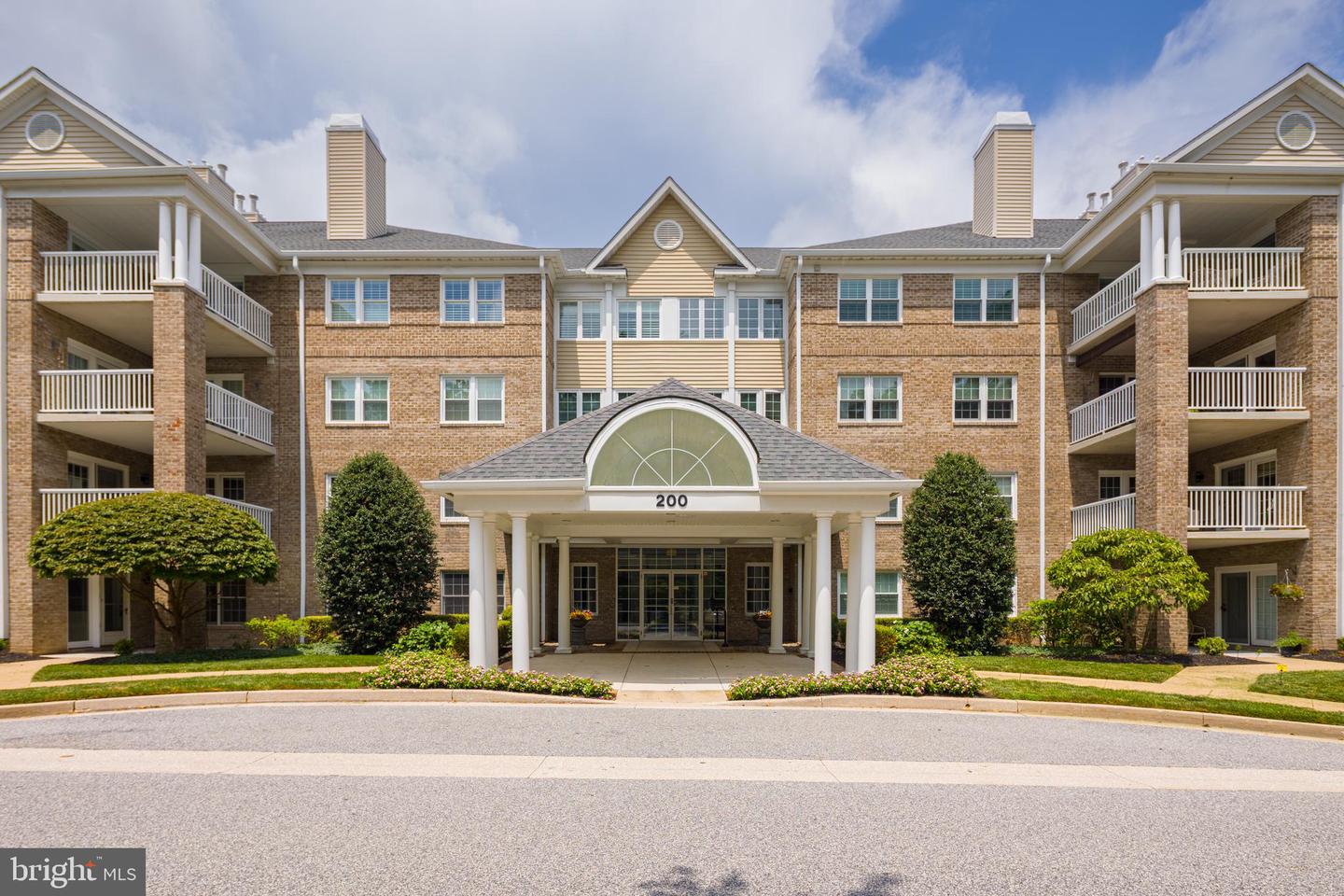 200 BELMONT FOREST CT #101 Property Photo 1