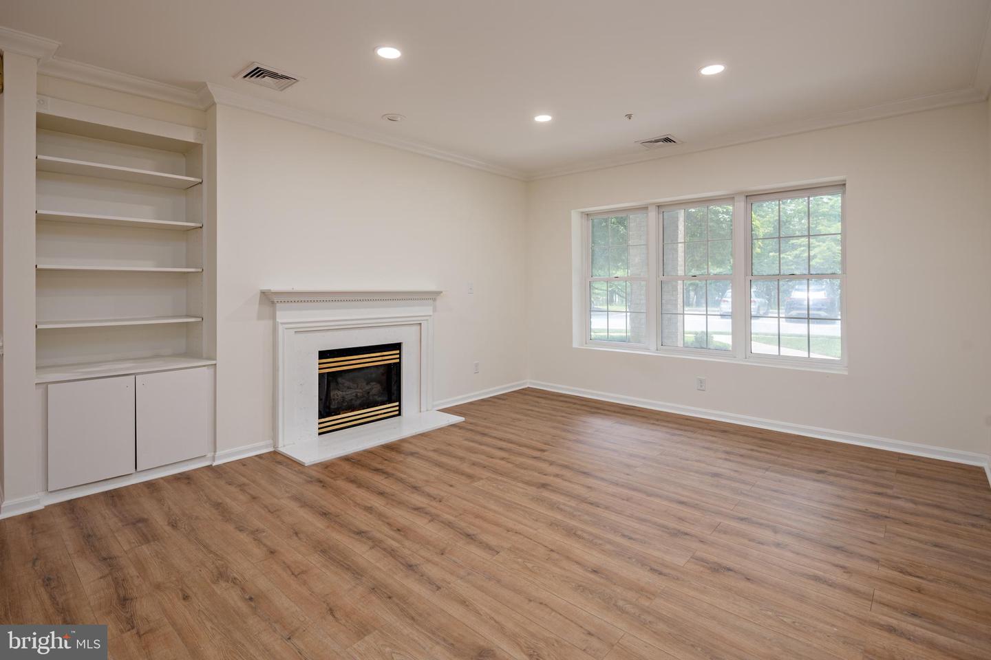 200 Belmont Forest Ct #101 Property Photo 4