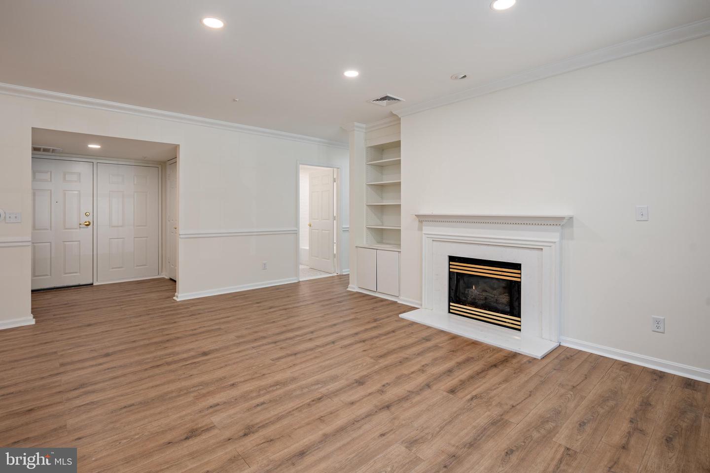 200 Belmont Forest Ct #101 Property Photo 5
