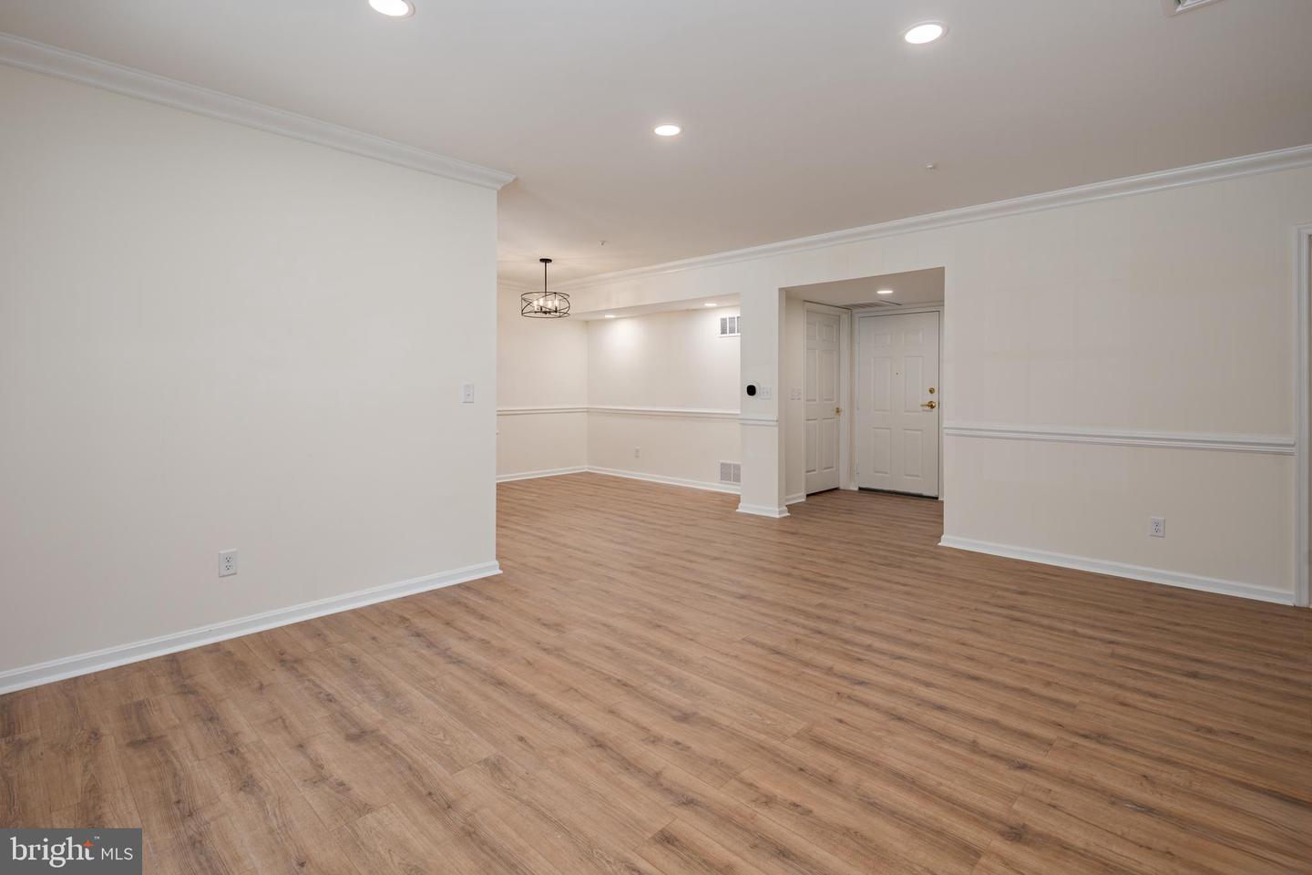 200 Belmont Forest Ct #101 Property Photo 6