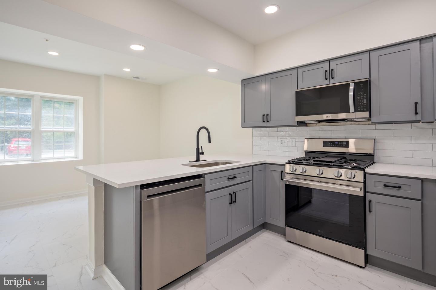 200 Belmont Forest Ct #101 Property Photo 12