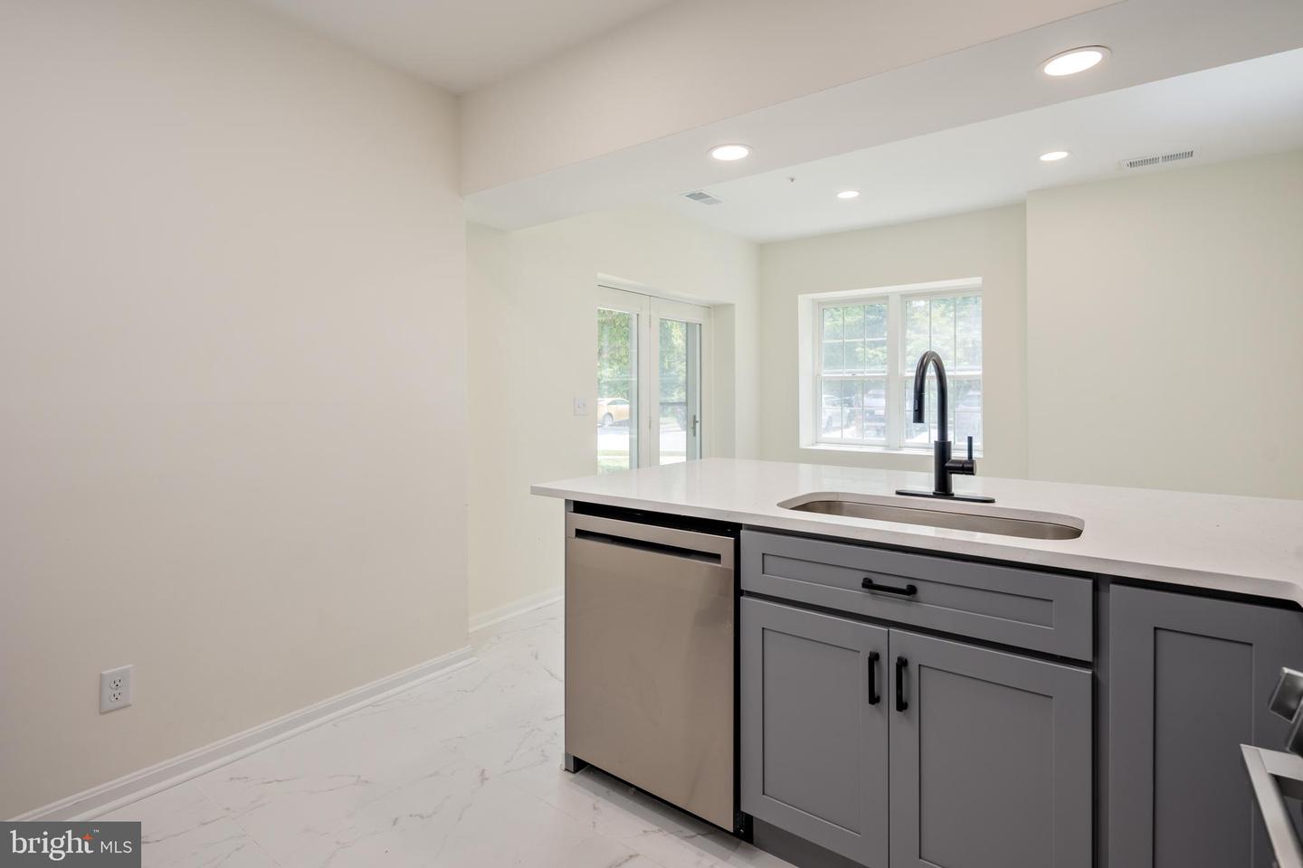 200 Belmont Forest Ct #101 Property Photo 13
