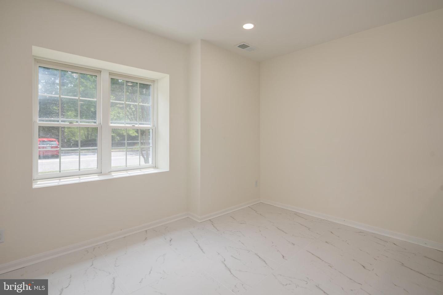 200 Belmont Forest Ct #101 Property Photo 15