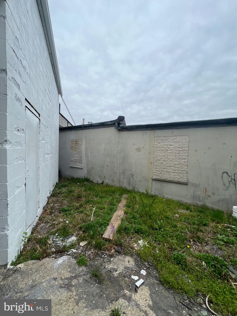 309 Eastern Blvd Property Photo 5