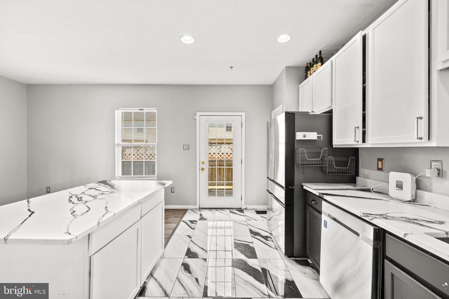 884 Lowe Rd Property Photo 11