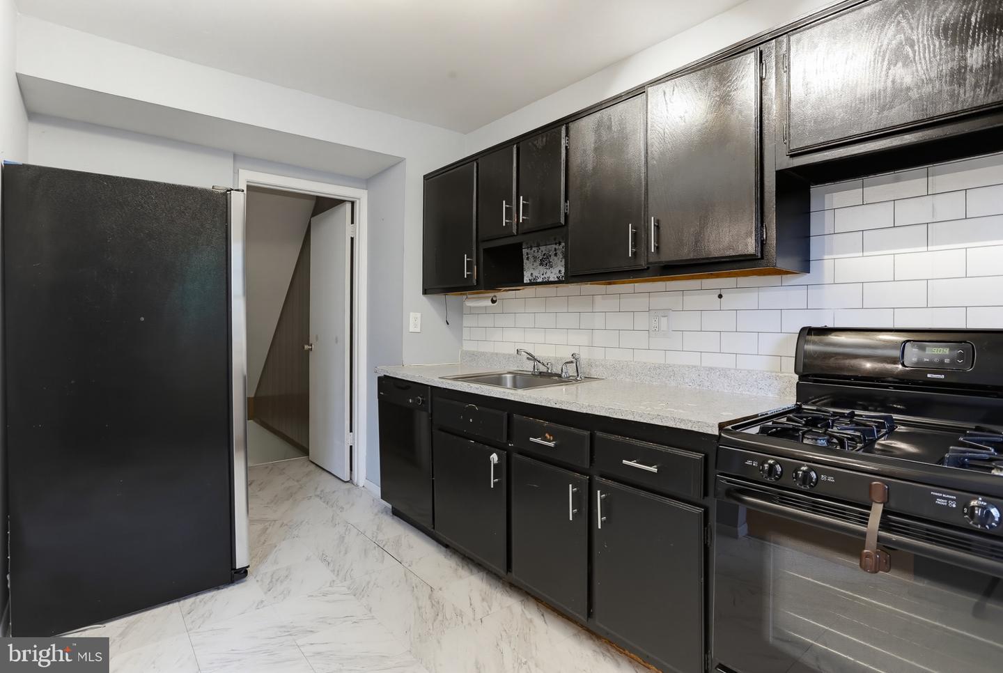 10 Kilmory Ct #24e Property Photo 6