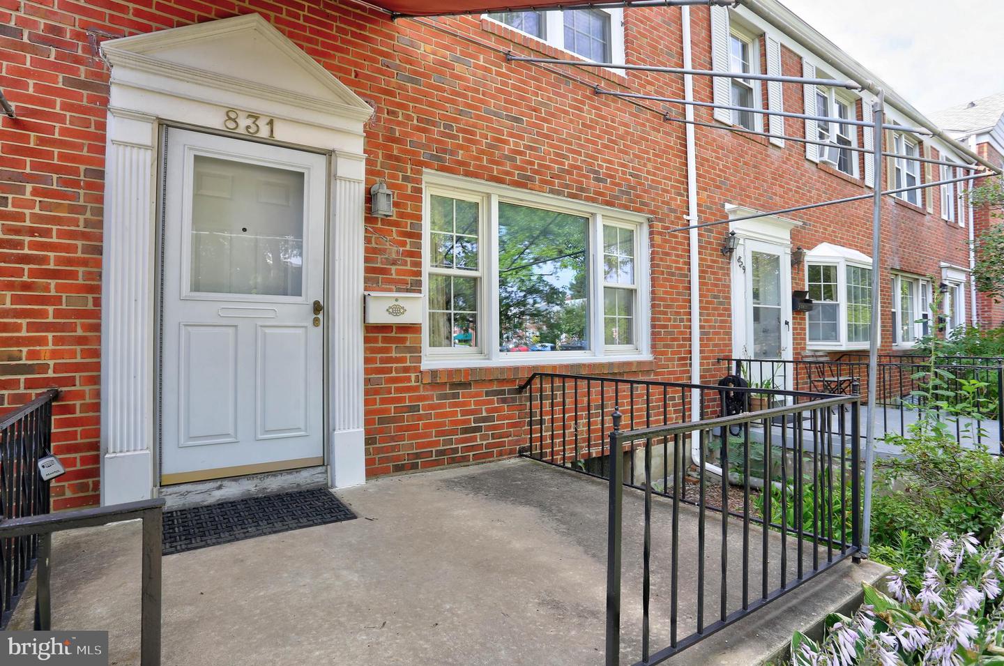 831 Bosley Ave Property Photo 1