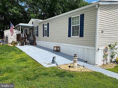 14 Thomas Ln Property Photo 1