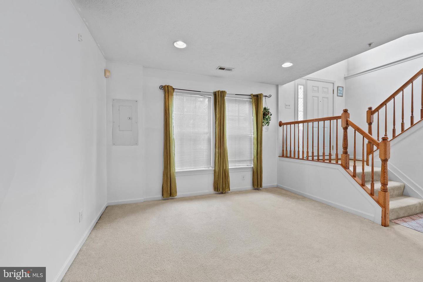 874 Lowe Rd Property Photo 4