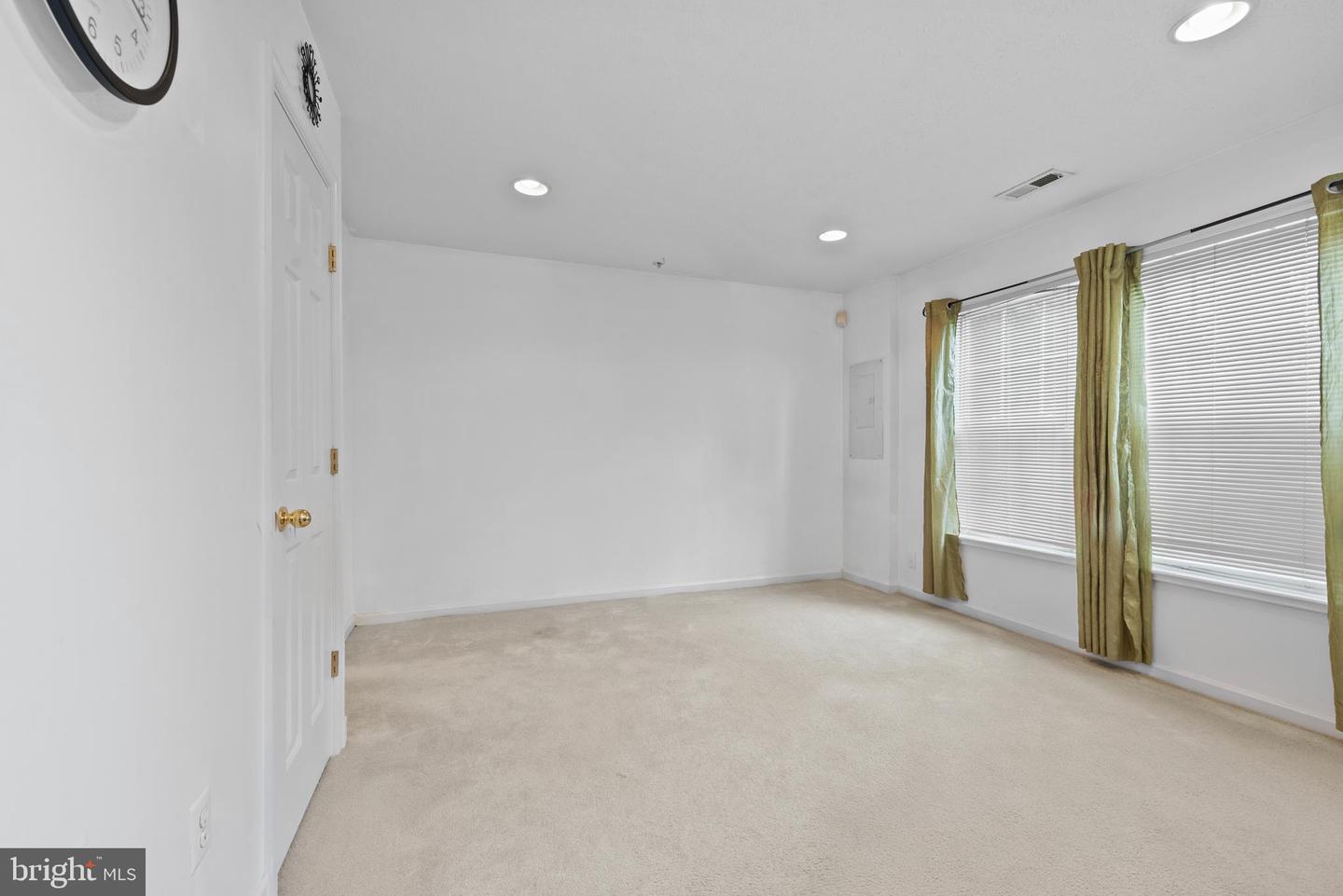874 Lowe Rd Property Photo 5