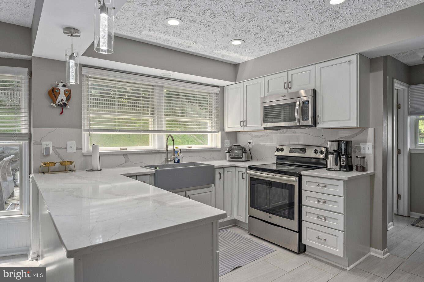 2725 Moores Valley Property Photo 2