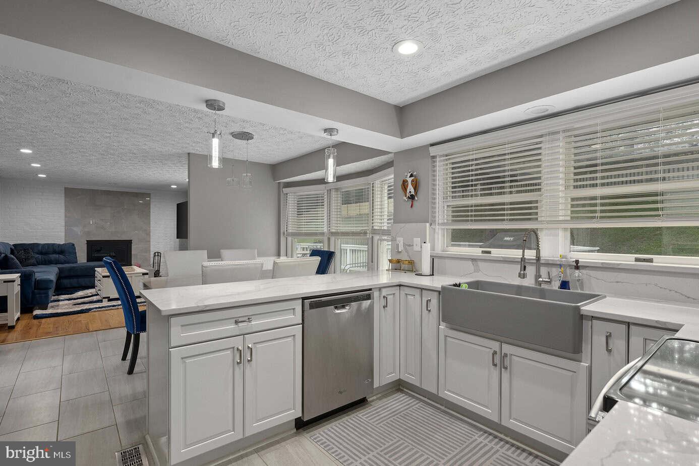 2725 Moores Valley Property Photo 3