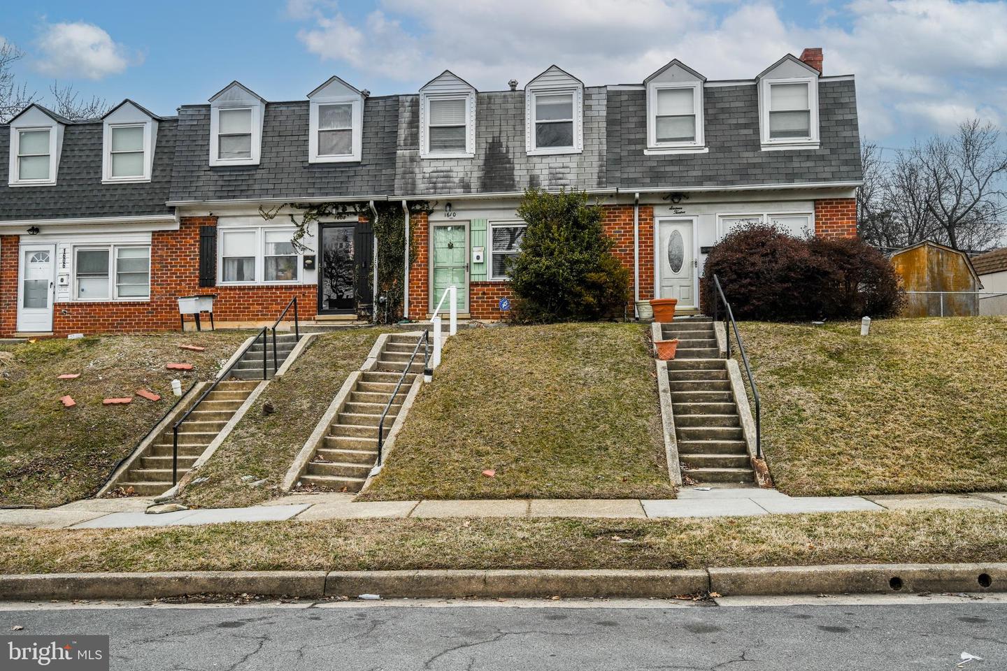 1610 WENTWORTH AVE Property Photo 1