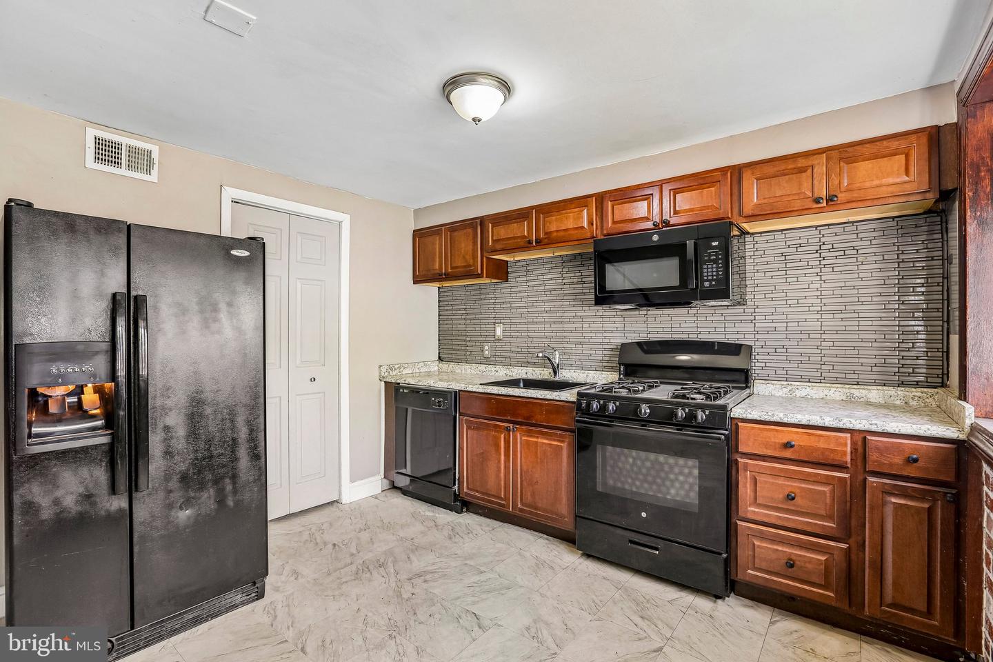 454 Bigley Ave Property Photo 16
