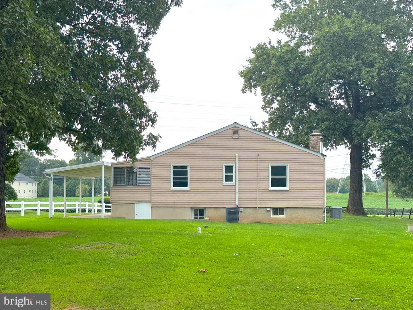 909 Chromine Rd Property Photo 7