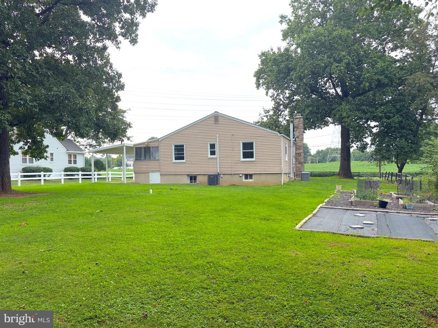909 Chromine Rd Property Photo 8