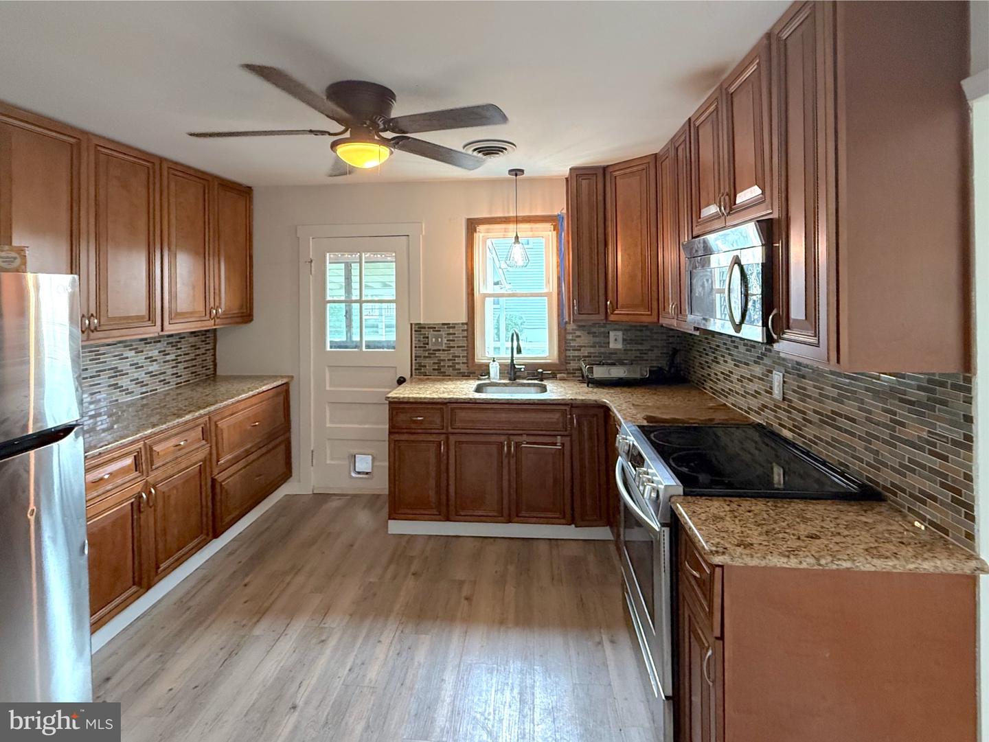 909 Chromine Rd Property Photo 14
