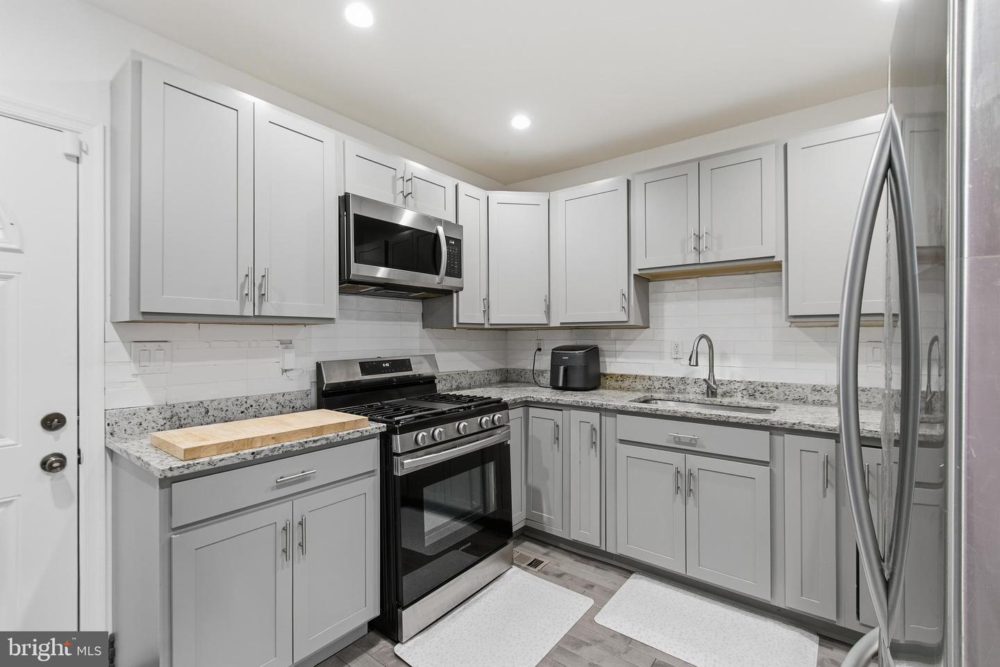 1742 Leslie Rd Property Photo 12
