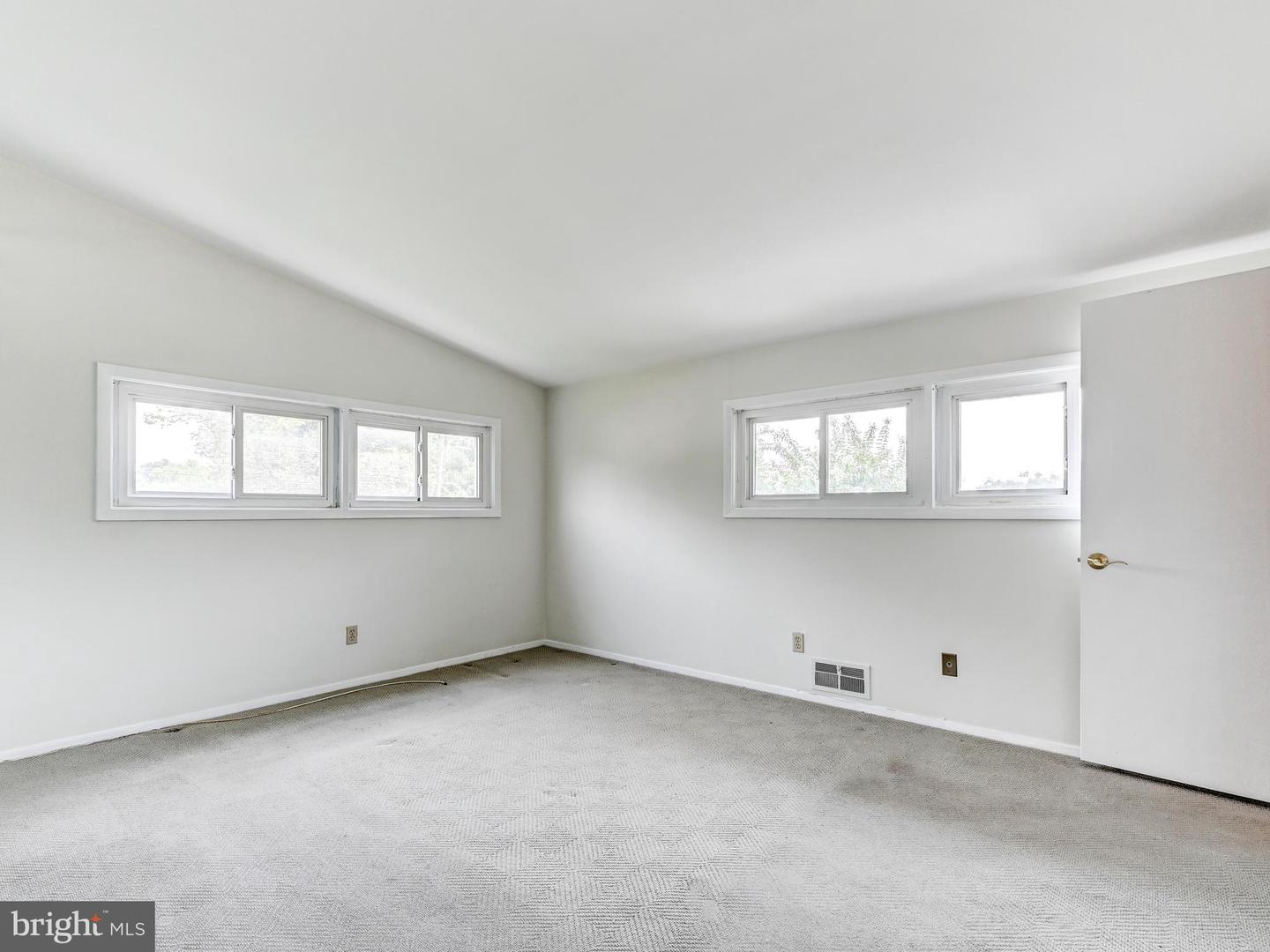 MDBC2170438 Property Photo 13