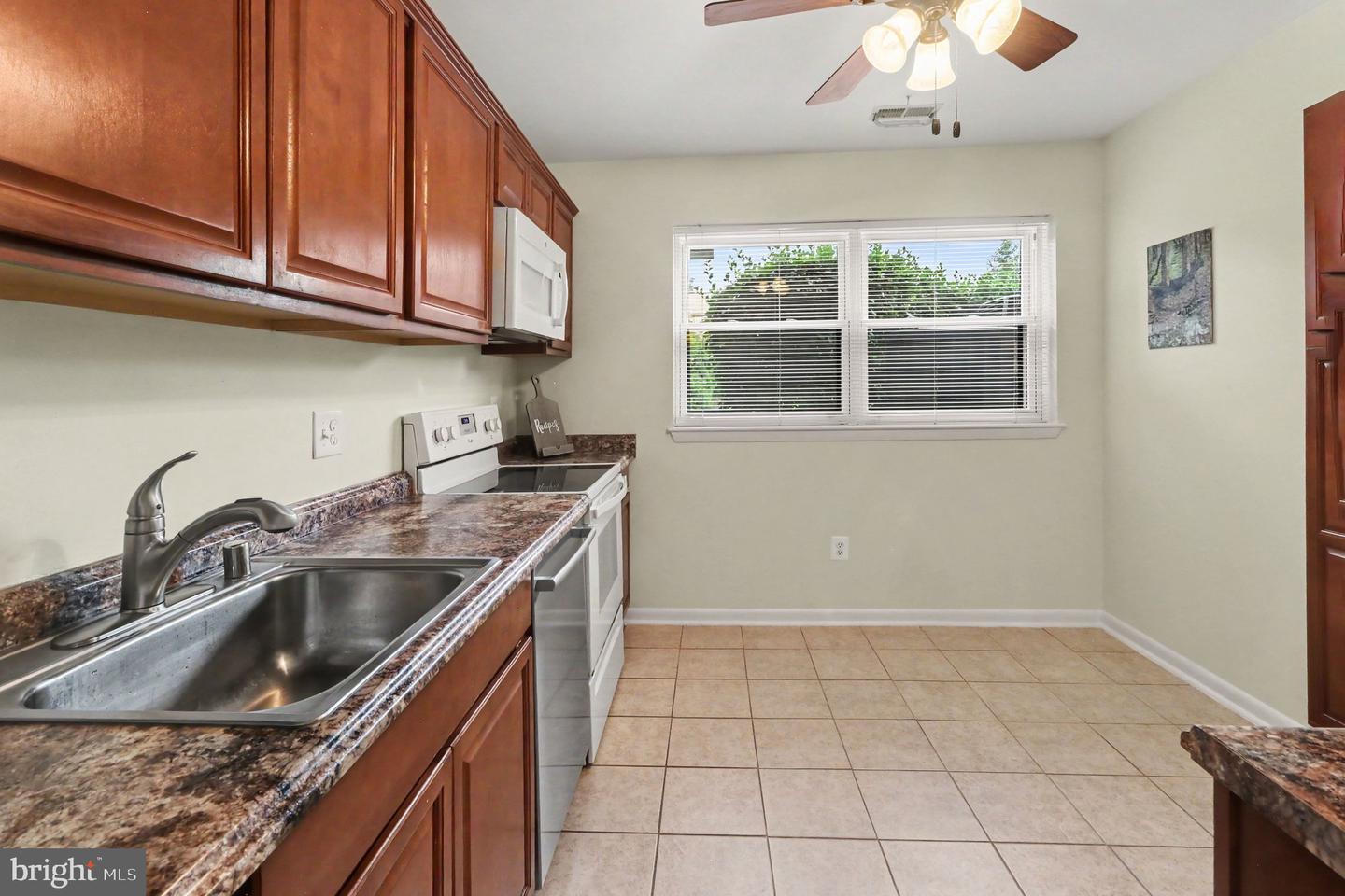 8 Juliet Ln #101 Property Photo 6